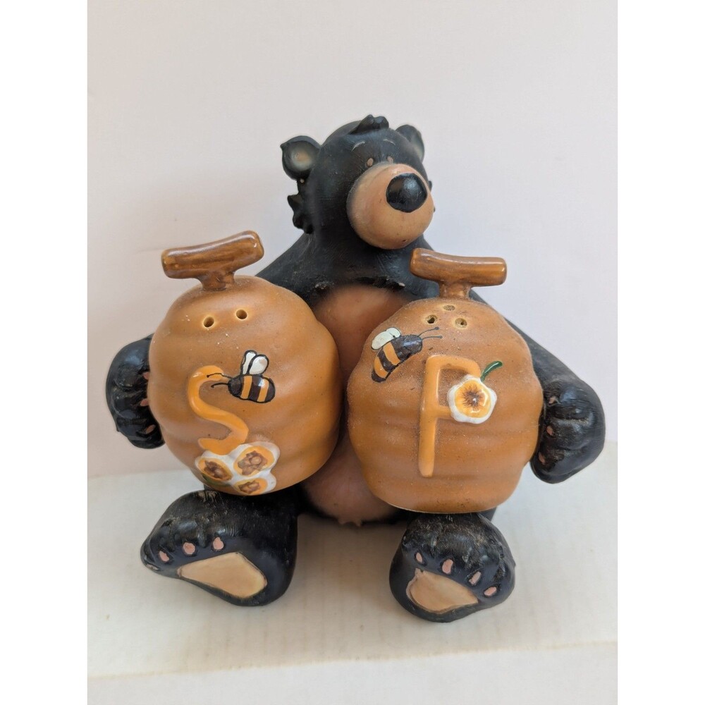Rare Vintage LTD Black Bear w/ Bees Beehive Salt & Pepper Shakers